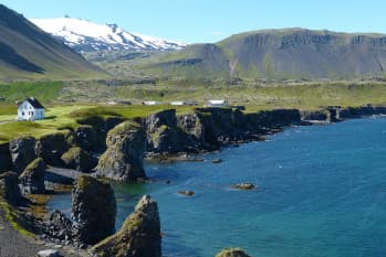 Arnarstapi: Hiking to Hellnar